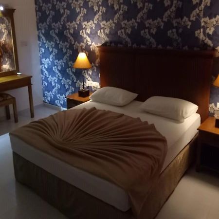 Garden Beach Hotel קלוטארה מראה חיצוני תמונה
