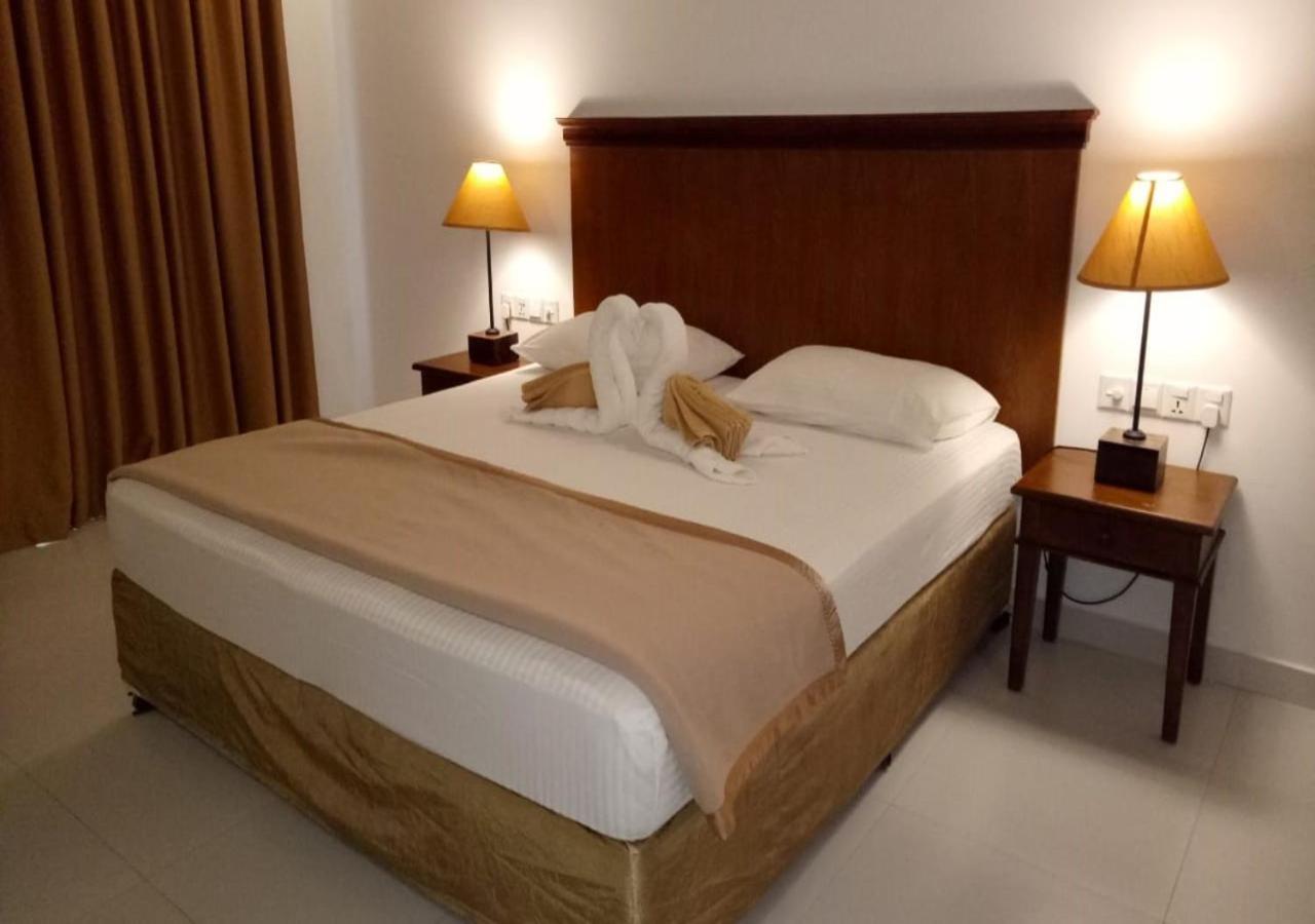 Garden Beach Hotel קלוטארה מראה חיצוני תמונה
