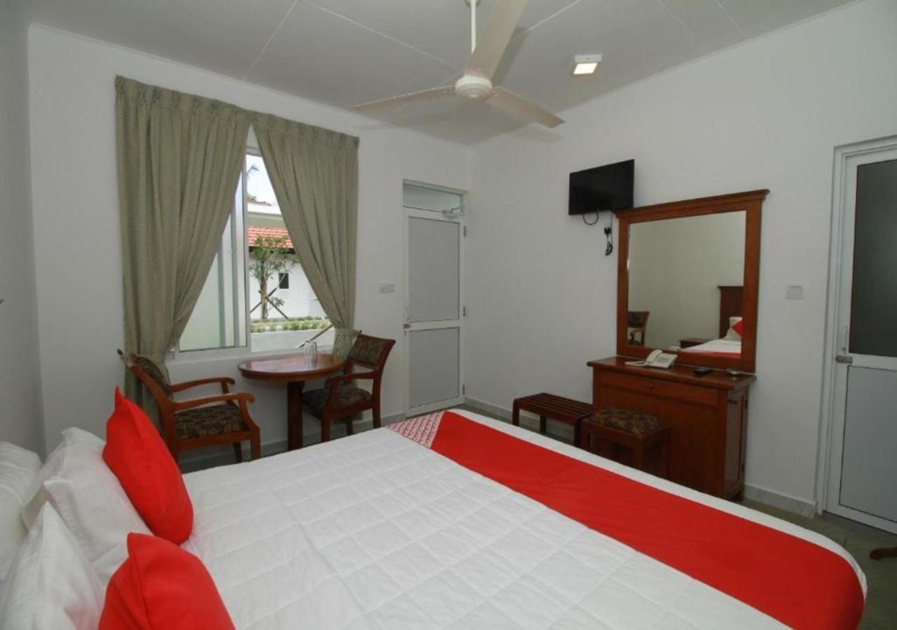 Garden Beach Hotel קלוטארה מראה חיצוני תמונה