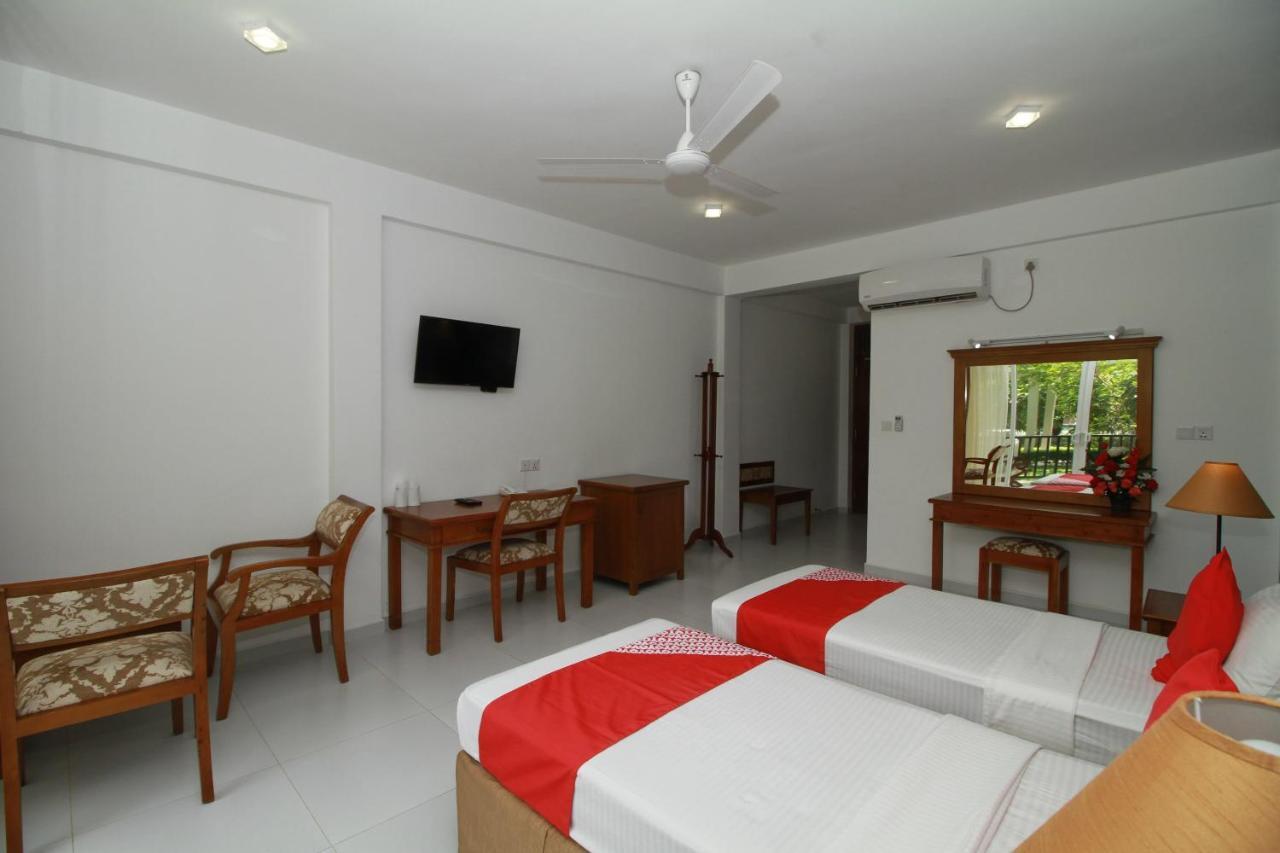 Garden Beach Hotel קלוטארה מראה חיצוני תמונה